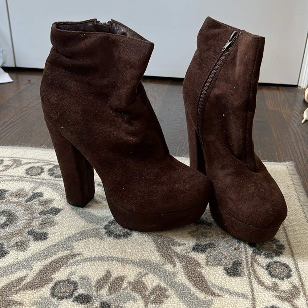 Brown suede size 8 high heel booties